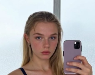 Emily — best 18 Year Old Fanvue creator