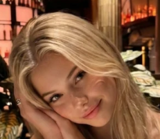 Lana — top Fanvue creator